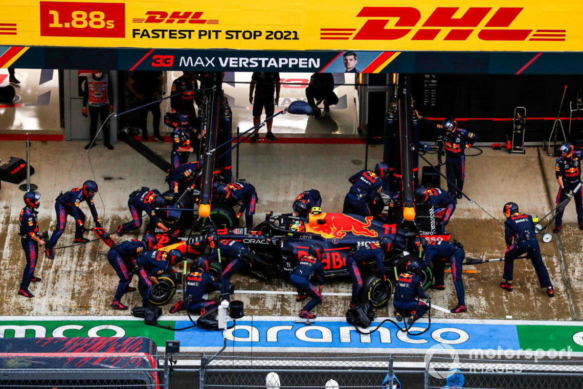 Pérez: &quot;Podría haber sido nuestra carrera sin el problema en los pits&quot;