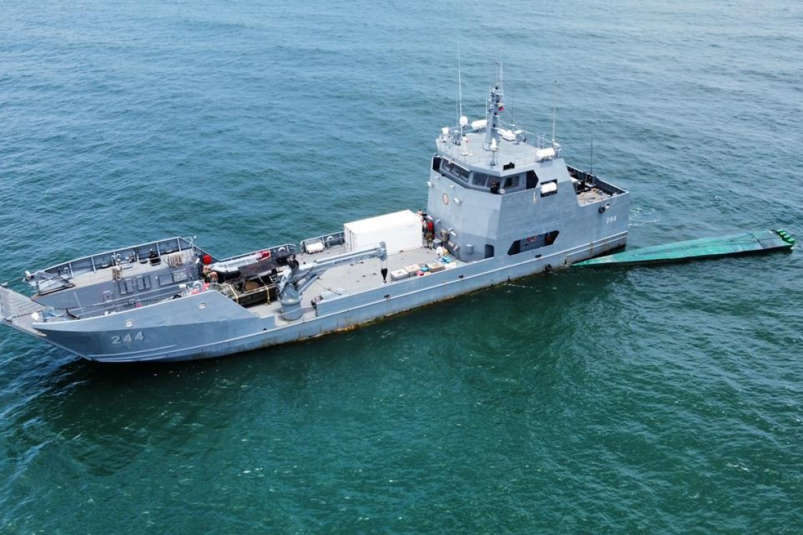 Armada de Colombia incauta semisumergible con casi 2 toneladas de cocaína a bordo