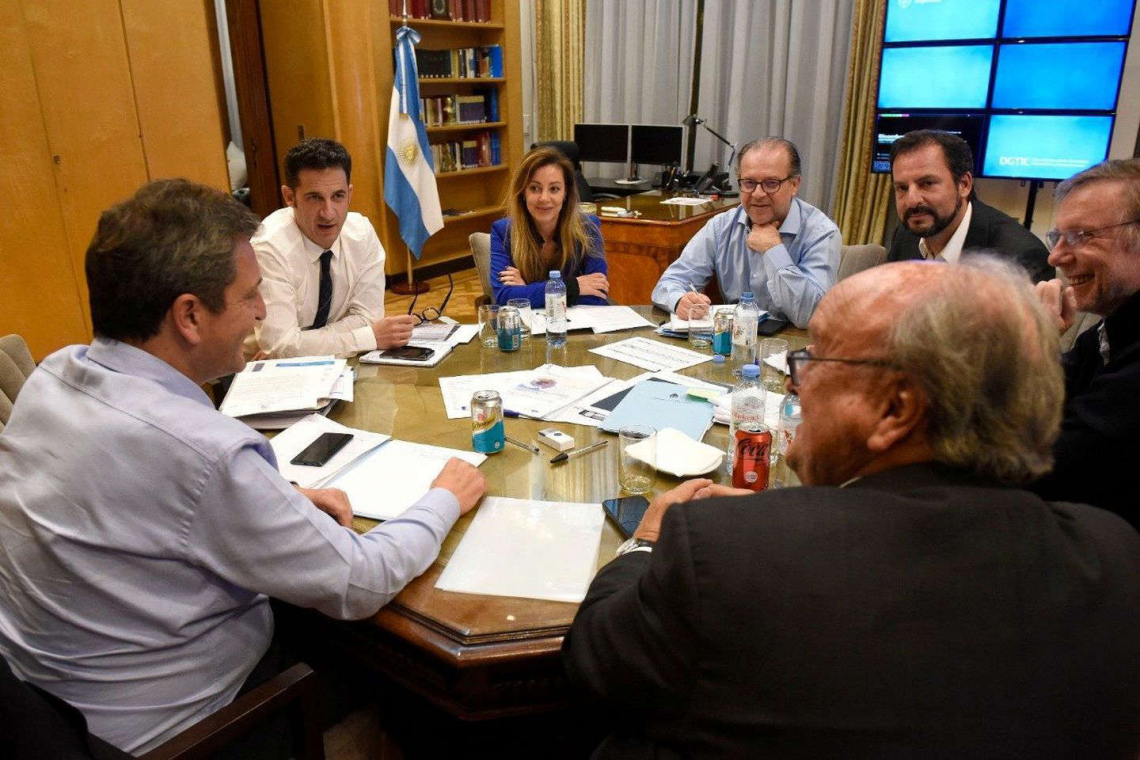 El Gobierno anunció la segmentación de tarifas: habrá topes en los subsidios del agua, gas y luz 