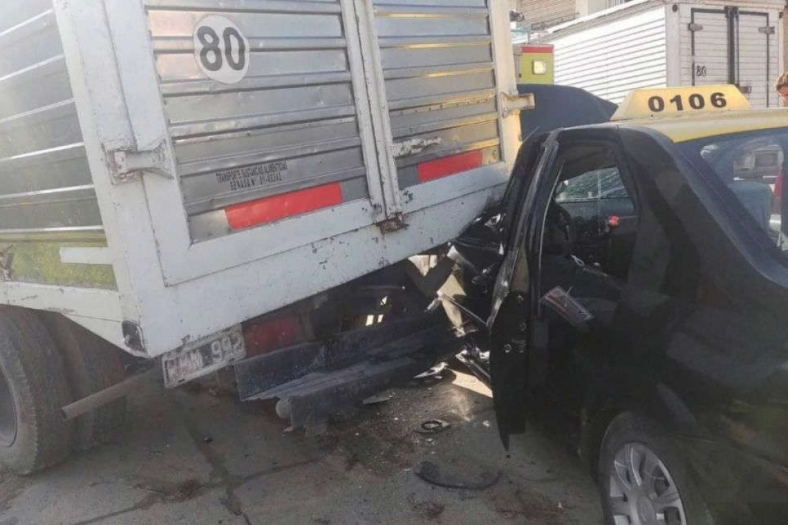 Chocó un taxi en su primer día y desapareció: el dueño tiene que pagar $ 1,6 millones 