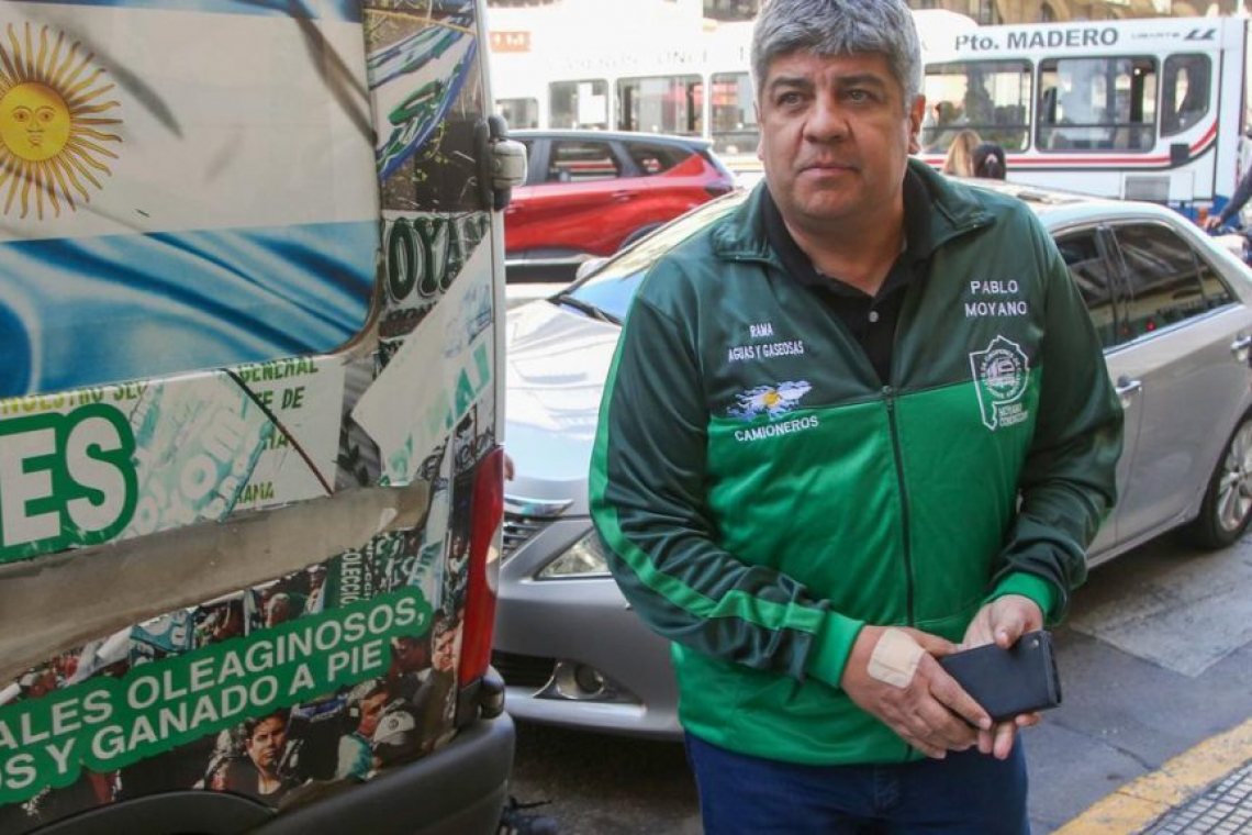 El Sindicato de Camioneros reabrió hoy su negociación salarial con un pedido de aumento del 100%, con el objetivo de alcanzar el 131% acumulado en el año