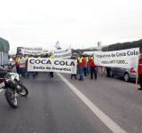 Conflicto en Coca-Cola: empleados continúan de paro y advierten sobre un posible desabastecimiento 