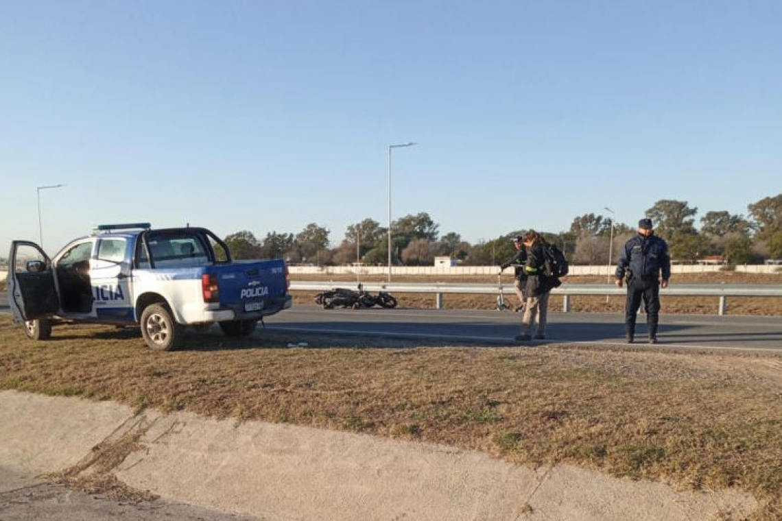ESQUIVÓ UN PEATÓN Y MURIÓ ARROLLADO POR UN POLICÍA EN CÓRDOBA
