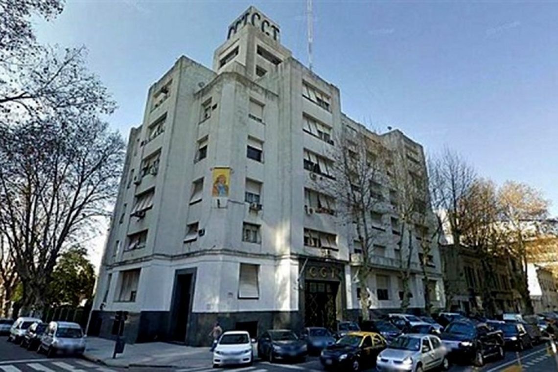 EL MOVIMIENTO OBRERO EN LA ENCRUCIJADA POLÍTICA