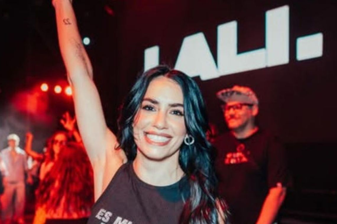 Lali Espósito se presentó en Madrid con un vestido de Evita Perón