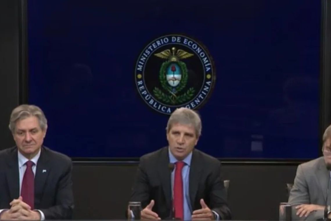 Caputo presentó su plan para pagar la deuda